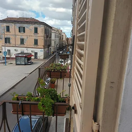 Le Finestre Su Via Cavour Bed and Breakfast Σάσαρι