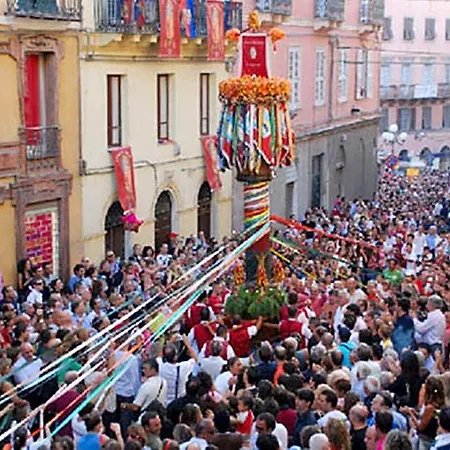 Le Finestre Su Via Cavour Σάσαρι