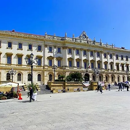 Le Finestre Su Via Cavour Bed and Breakfast Σάσαρι