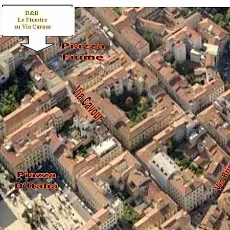 Le Finestre Su Via Cavour